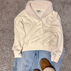 AMERICAN EAGLE SWEATER